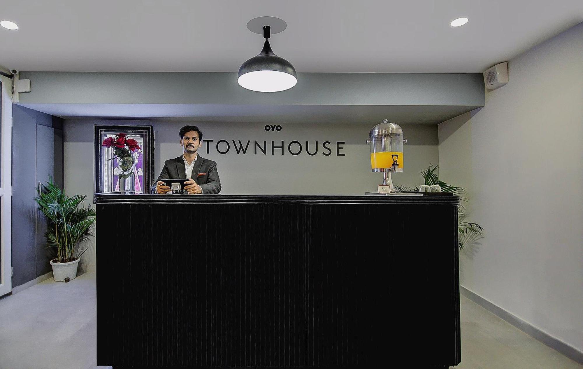 Super Townhouse Global Village Tech Park Near Kengeri Bus Terminal Metro Station Bangalore Esterno foto